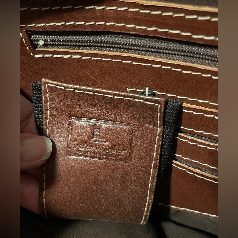 LEADER IN LEATHER ~ cutout tote - Picture 6 of 7